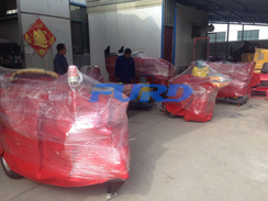 福瑞得機(jī)械座駕壓路機(jī)、大容量灌縫機(jī)，小型灌縫機(jī)包裝完畢準(zhǔn)備發(fā)貨